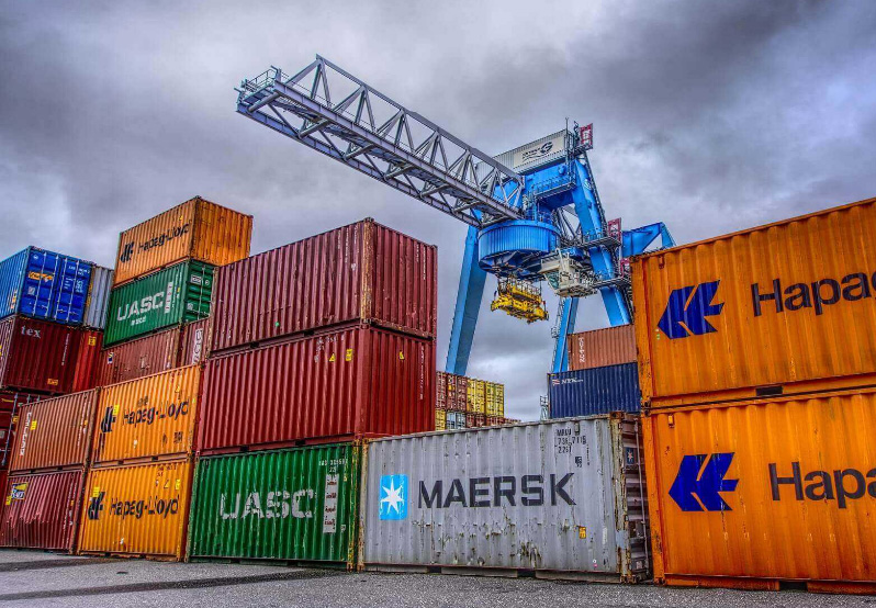What should I pay attention to when choosing an import shipping agent?